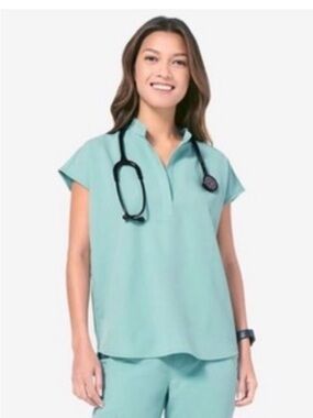 Figs Women’s Rafaela oversized Tunic Scrub top in Seaglass-XL